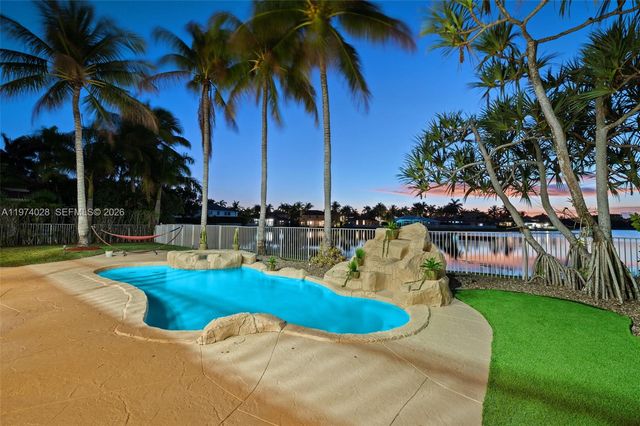 1537 Victoria Isle Way, Weston, FL 33327