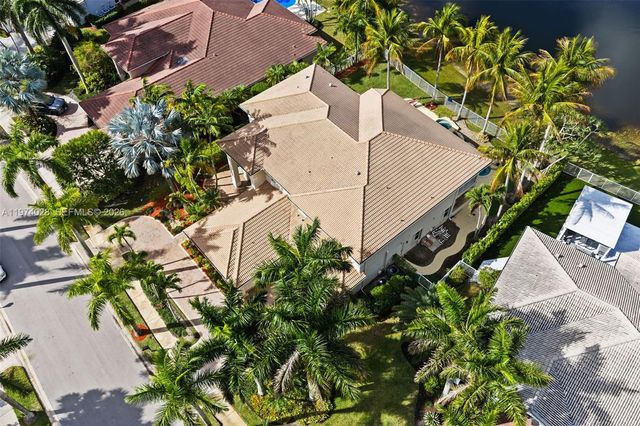 1537 Victoria Isle Way, Weston, FL 33327