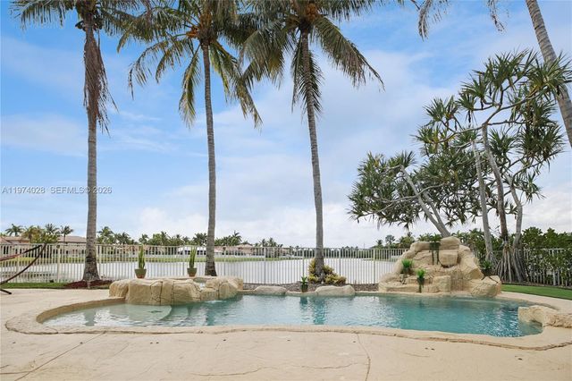 1537 Victoria Isle Way, Weston, FL 33327