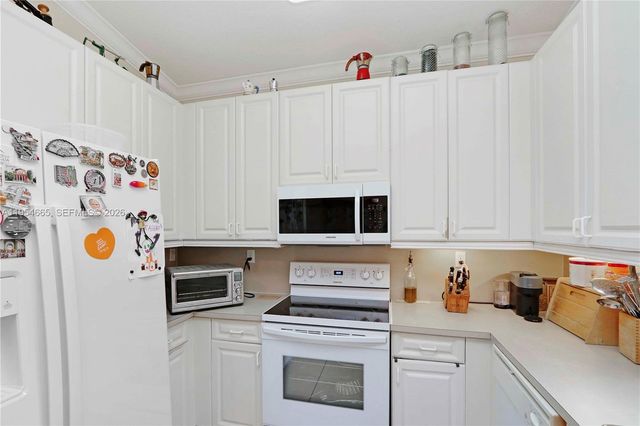 15382 SW 16th Ter, Miami, FL 33185