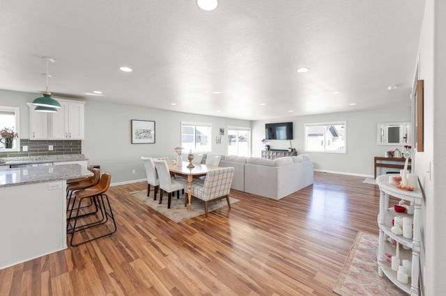 6737 21st Street S, Fargo, ND 58104