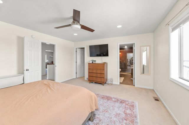 6737 21st Street S, Fargo, ND 58104