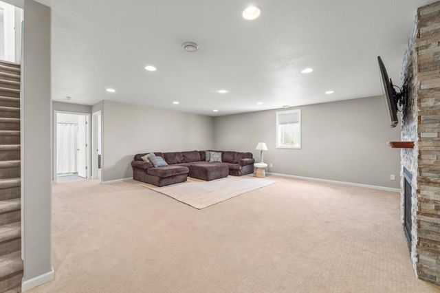 6737 21st Street S, Fargo, ND 58104