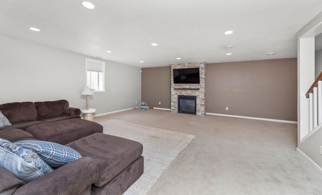 6737 21st Street S, Fargo, ND 58104