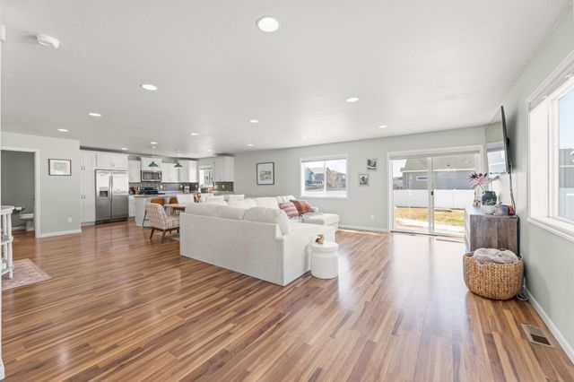 6737 21st Street S, Fargo, ND 58104