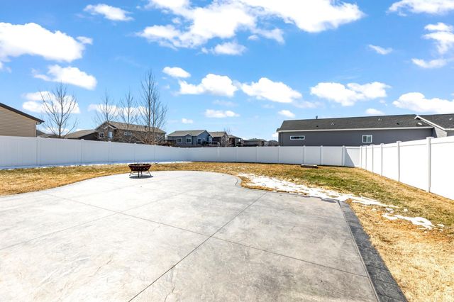 6737 21st Street S, Fargo, ND 58104