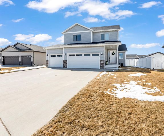 6737 21st Street S, Fargo, ND 58104