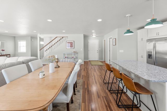 6737 21st Street S, Fargo, ND 58104