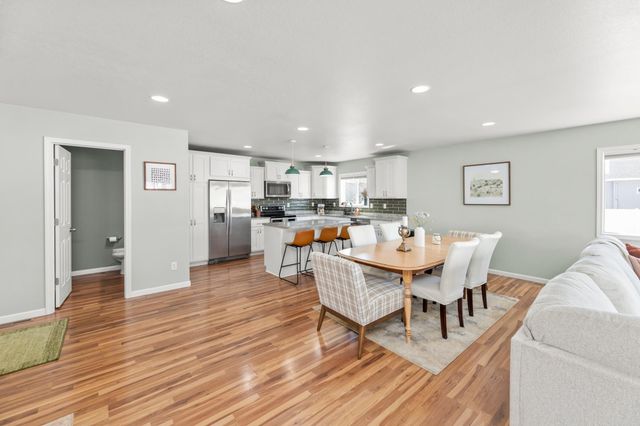 6737 21st Street S, Fargo, ND 58104