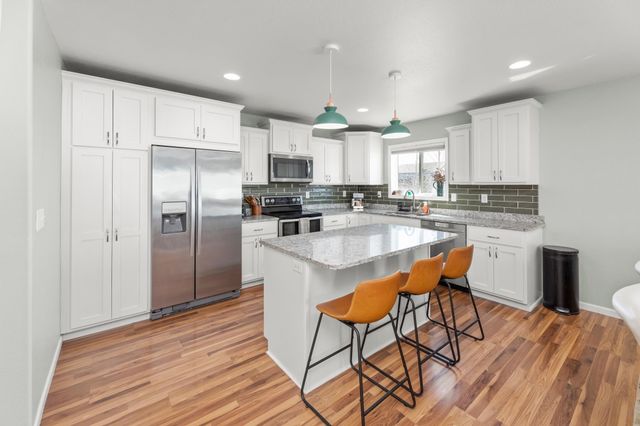 6737 21st Street S, Fargo, ND 58104