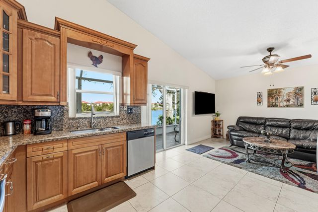 11827 SW 7th Street, Pembroke Pines, FL 33025