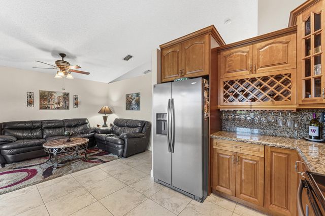 11827 SW 7th Street, Pembroke Pines, FL 33025