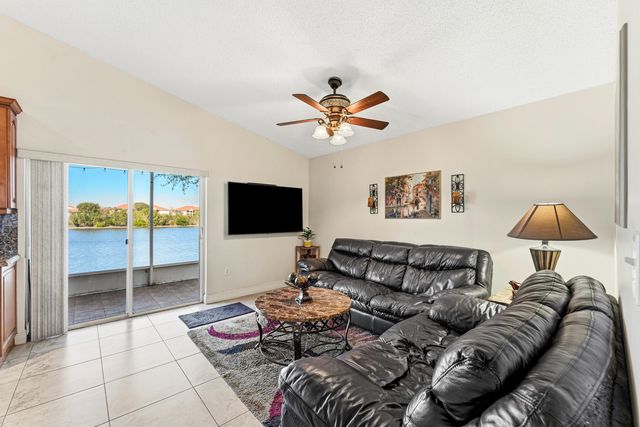 11827 SW 7th Street, Pembroke Pines, FL 33025
