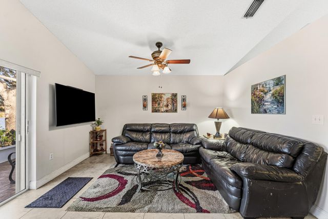 11827 SW 7th Street, Pembroke Pines, FL 33025