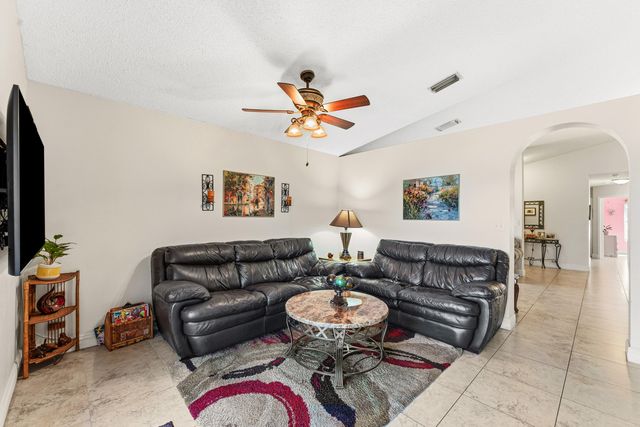 11827 SW 7th Street, Pembroke Pines, FL 33025