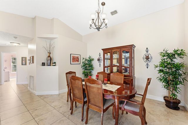 11827 SW 7th Street, Pembroke Pines, FL 33025