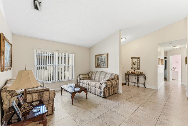 11827 SW 7th Street, Pembroke Pines, FL 33025