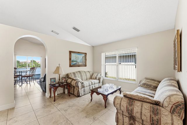 11827 SW 7th Street, Pembroke Pines, FL 33025
