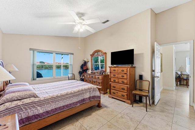 11827 SW 7th Street, Pembroke Pines, FL 33025