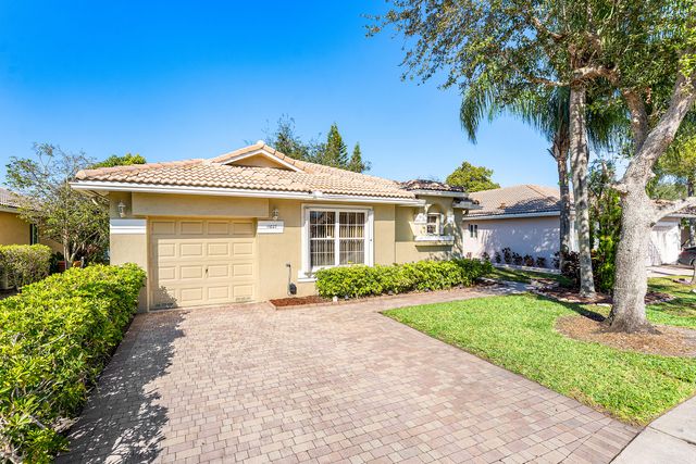 11827 SW 7th Street, Pembroke Pines, FL 33025