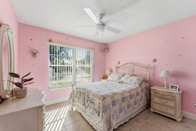 11827 SW 7th Street, Pembroke Pines, FL 33025