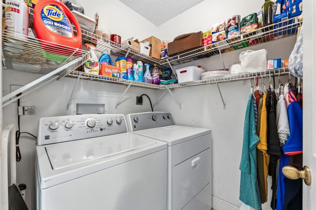 11827 SW 7th Street, Pembroke Pines, FL 33025