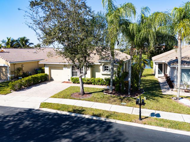 11827 SW 7th Street, Pembroke Pines, FL 33025