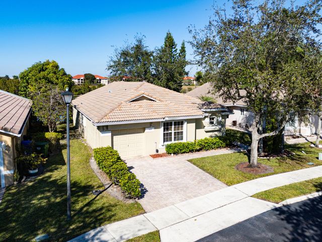11827 SW 7th Street, Pembroke Pines, FL 33025