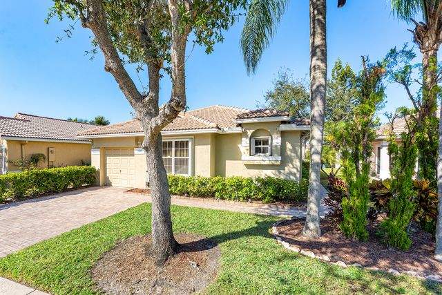 11827 SW 7th Street, Pembroke Pines, FL 33025