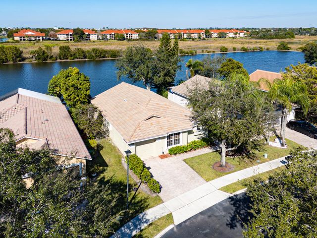 11827 SW 7th Street, Pembroke Pines, FL 33025