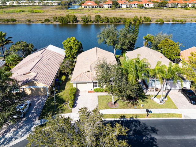 11827 SW 7th Street, Pembroke Pines, FL 33025