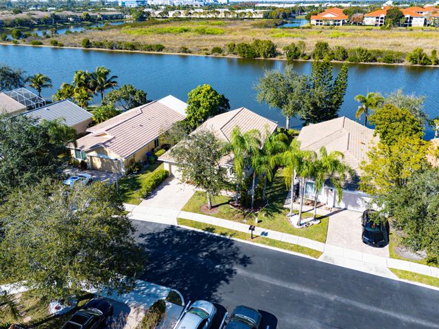 11827 SW 7th Street, Pembroke Pines, FL 33025