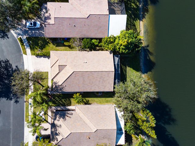 11827 SW 7th Street, Pembroke Pines, FL 33025