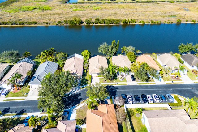 11827 SW 7th Street, Pembroke Pines, FL 33025