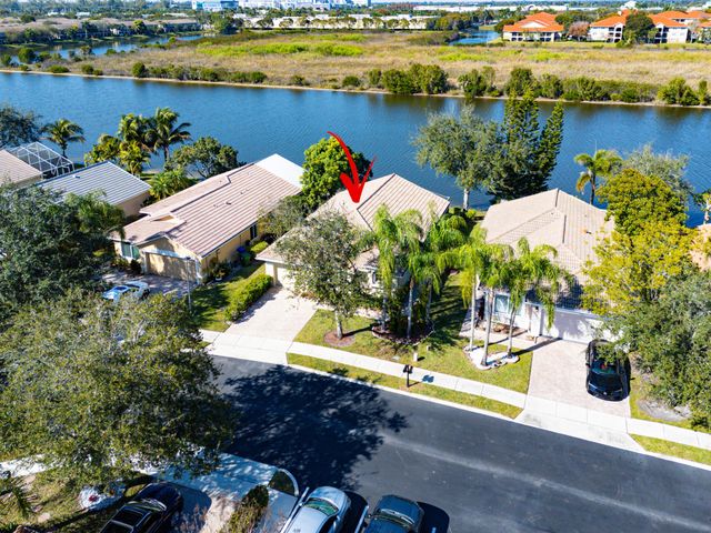 11827 SW 7th Street, Pembroke Pines, FL 33025