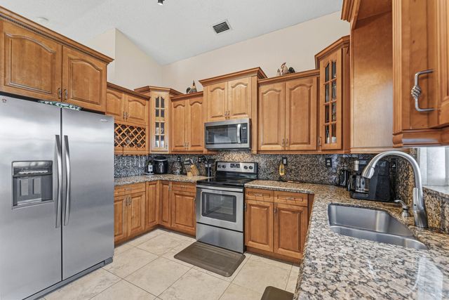 11827 SW 7th Street, Pembroke Pines, FL 33025