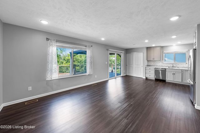 125 Broken Branch Ct, Mt Washington, KY 40047