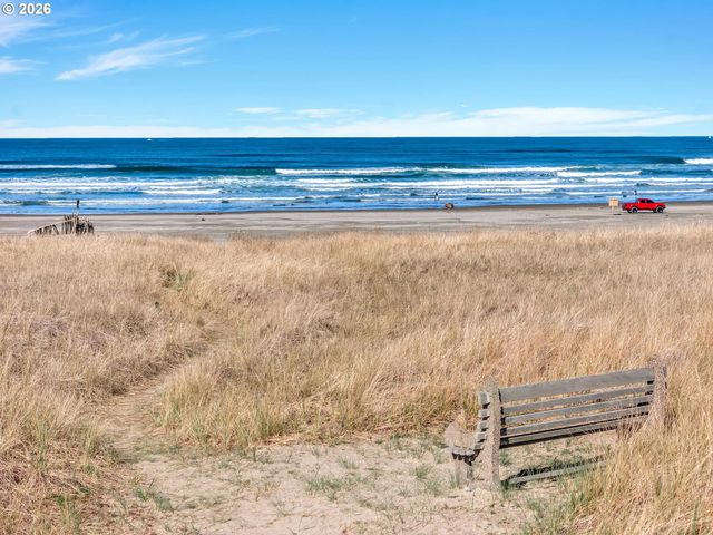 856 NEACOXIE Blvd 304, Gearhart, OR 97138