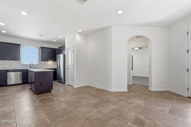 835 BRONZE HILL Avenue, Santa Teresa, NM 88008