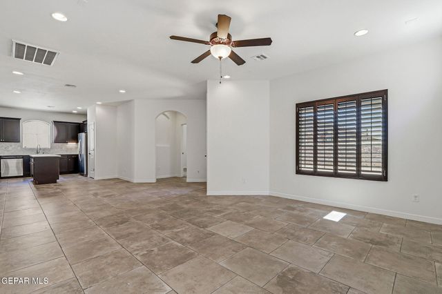 835 BRONZE HILL Avenue, Santa Teresa, NM 88008