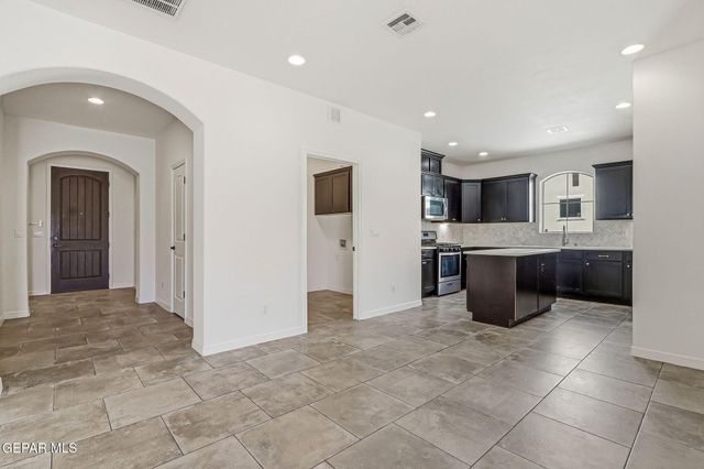835 BRONZE HILL Avenue, Santa Teresa, NM 88008