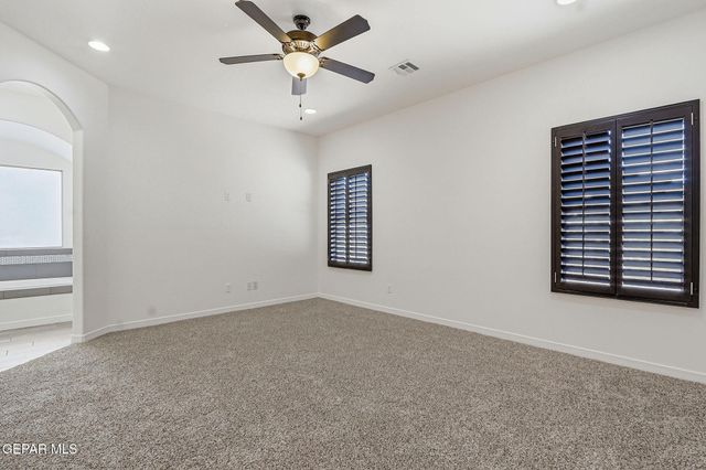835 BRONZE HILL Avenue, Santa Teresa, NM 88008