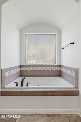 835 BRONZE HILL Avenue, Santa Teresa, NM 88008