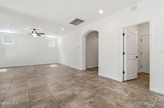 835 BRONZE HILL Avenue, Santa Teresa, NM 88008