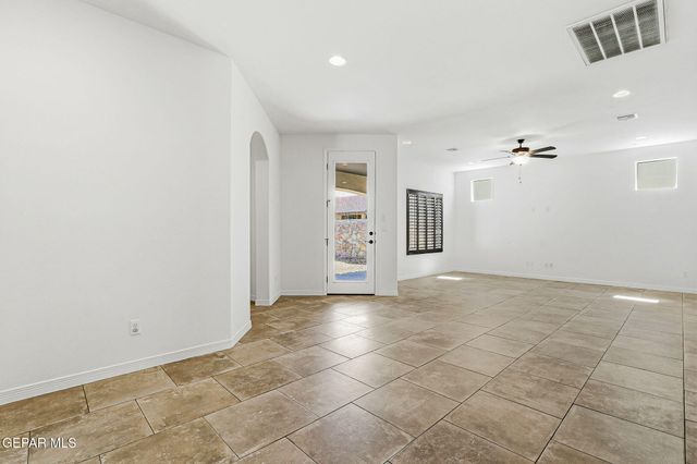 835 BRONZE HILL Avenue, Santa Teresa, NM 88008