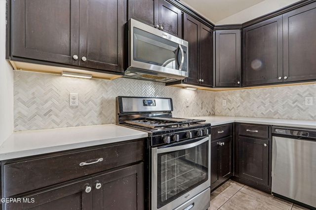835 BRONZE HILL Avenue, Santa Teresa, NM 88008