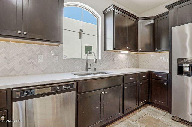 835 BRONZE HILL Avenue, Santa Teresa, NM 88008