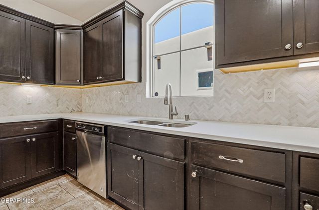 835 BRONZE HILL Avenue, Santa Teresa, NM 88008