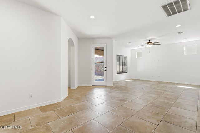 835 BRONZE HILL Avenue, Santa Teresa, NM 88008