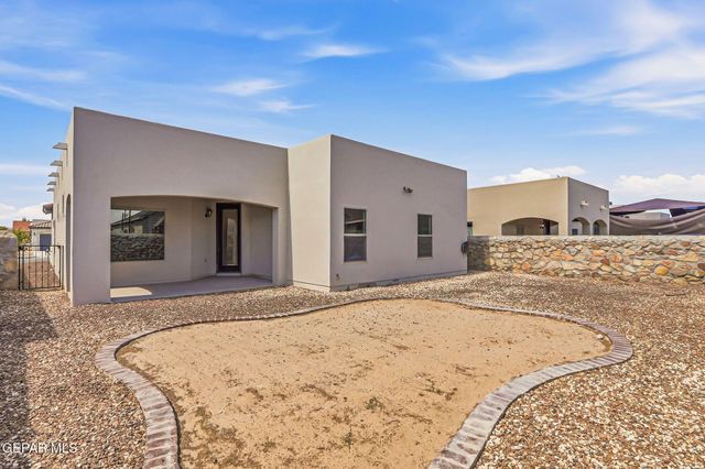 835 BRONZE HILL Avenue, Santa Teresa, NM 88008